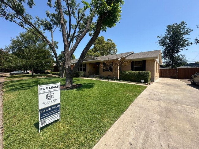 Building Photo - Charming updated 3-Bedroom in Prime Lake Highlands Location!