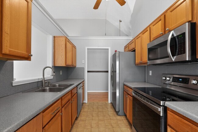 Building Photo - 345 Freeman Dr