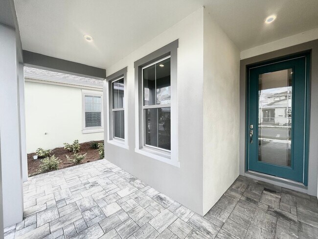 Foto del edificio - Gorgeous 4/3 Residence with a Private Back Lanai and a 3 Car Garage in the Delightful Laureate Pa...