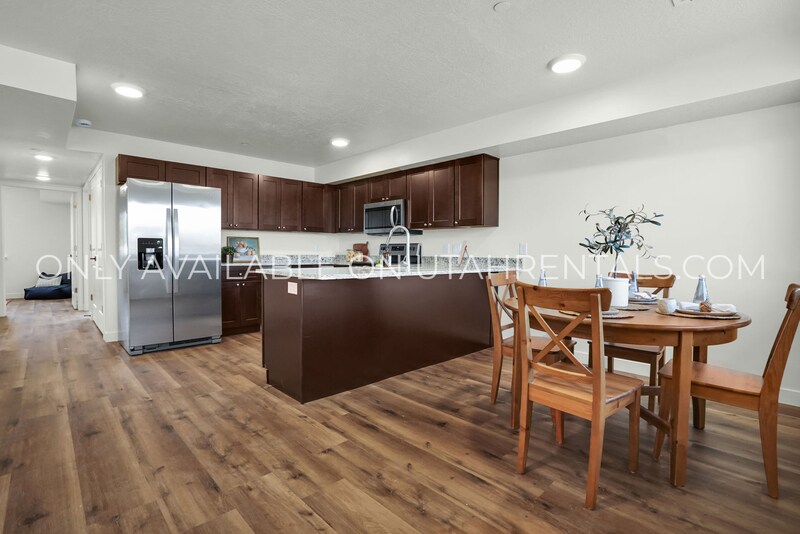 Foto principal - 436 W Main St
