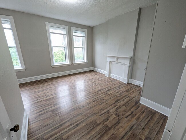 Building Photo - 4642 Virginia Ave