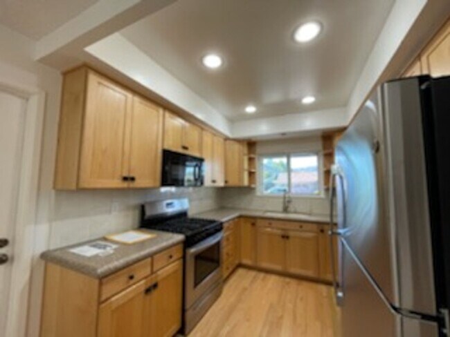 Building Photo - Adorable Home with Lots of Upgrades!
