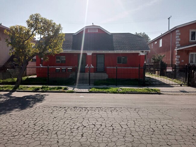 Foto del edificio - 632 W 78th St