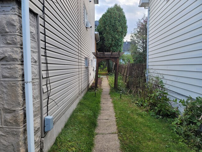 Foto del edificio - 1323 Saint Ann St