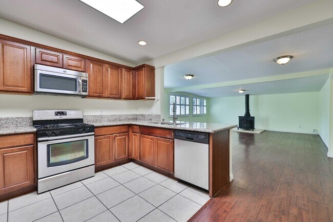Foto del edificio - 1065 Barrett Ave