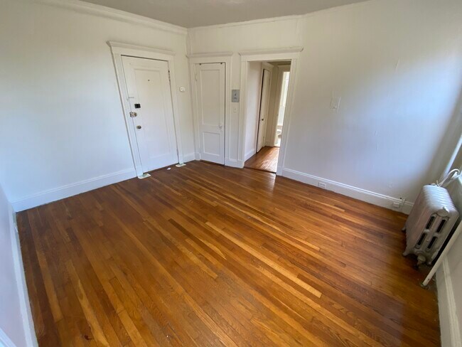 Building Photo - 165 Park Dr
