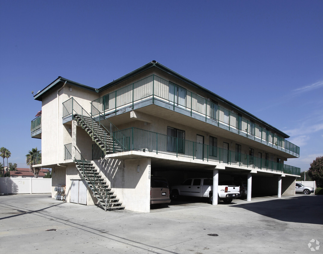 Building Photo - Hillcrest Apartments