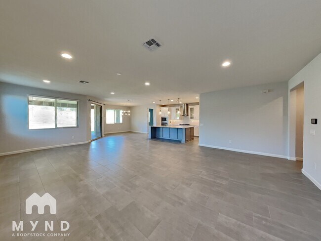 Foto del edificio - 720 E Silver Canyon Pl