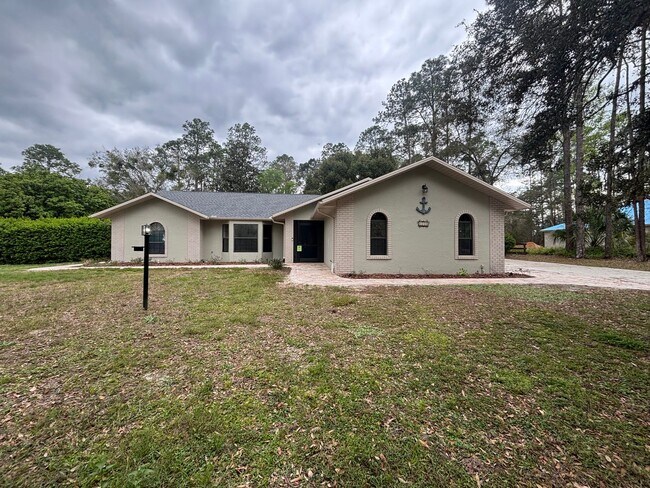 Foto del edificio - Charming 3-Bedroom Home with Pool & Upgrades in Hernando, FL