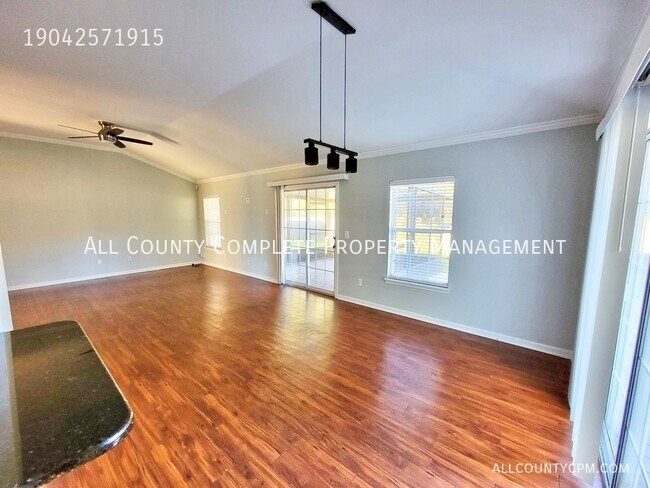 Foto del edificio - 11369 Sutton Lakes Ct