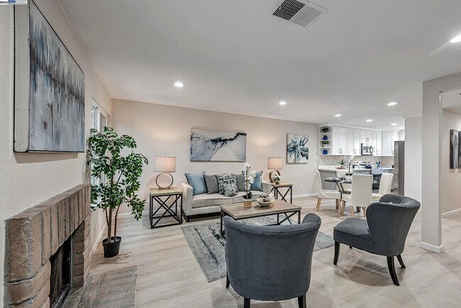Building Photo - 7516 Silvertree Ln