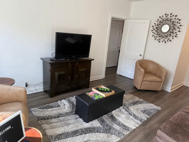 Foto del edificio - 441 Manor Pl NW