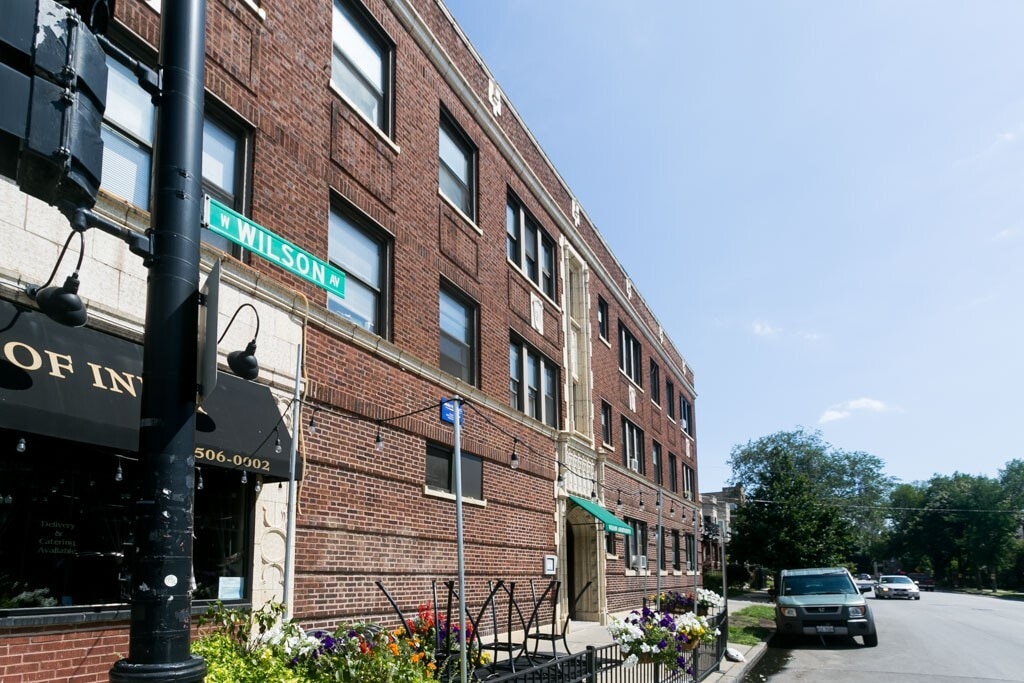 Primary Photo - 2249 W Wilson Ave