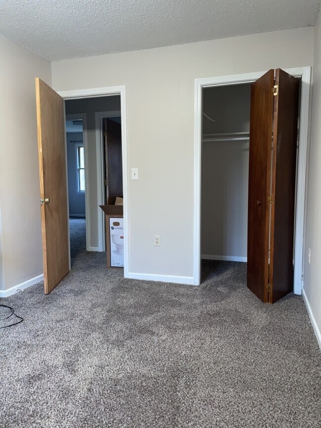 Foto del edificio - 902 Creekside Dr