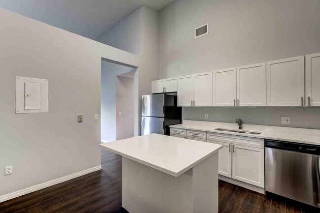 Foto del edificio - 4685 Haverhill Rd