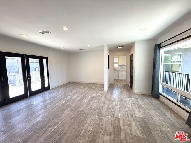 Building Photo - 3035 Highridge Rd