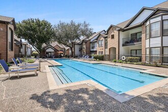 Building Photo - Villages of Briar Forest