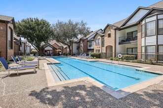 Building Photo - Villages of Briar Forest