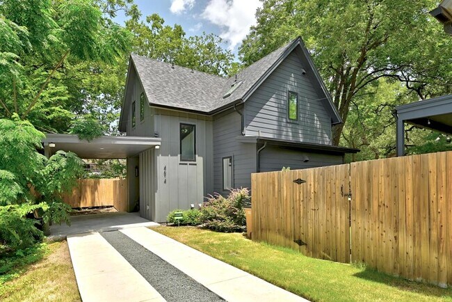 Foto del edificio - 4614 Englewood Dr