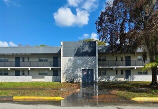 Building Photo - 7925 Fairview Dr