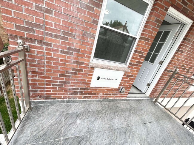 Foto del edificio - 31-22 60th St