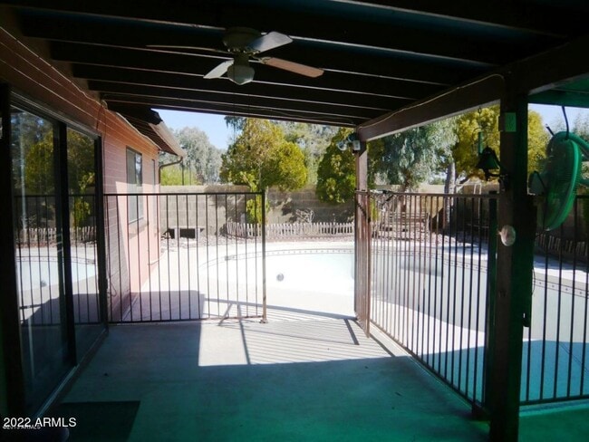 Building Photo - 2217 E Holmes Ave