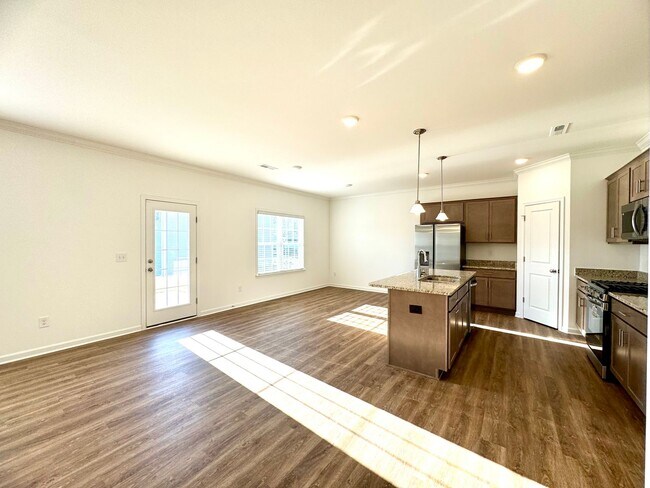 Building Photo - Newly Constructed 4BR 3BA Home with Washer...