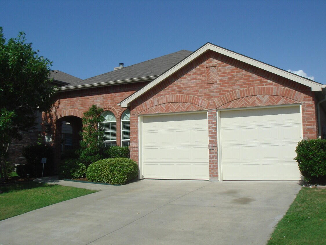 Building Photo - 1030 Warbler Ln