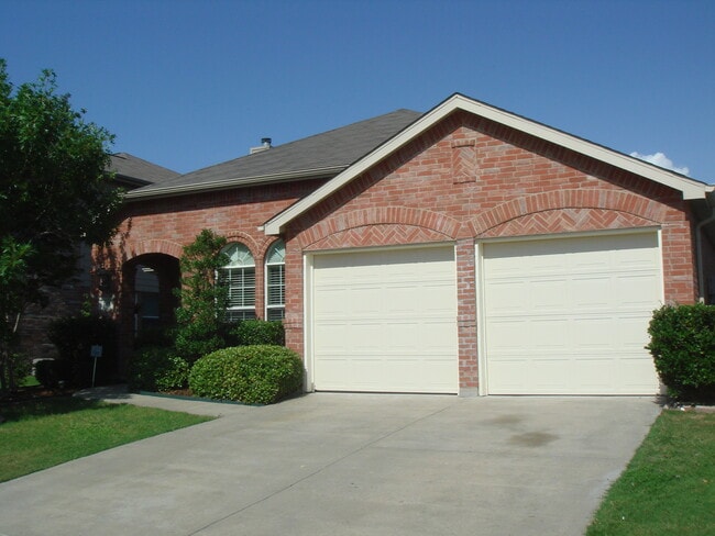 Photo - 1030 Warbler Ln House