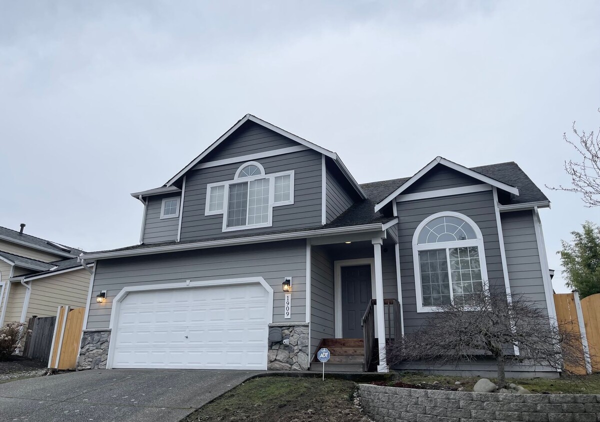 4bd/2.5ba Renton Home - 4bd/2.5ba Renton Home