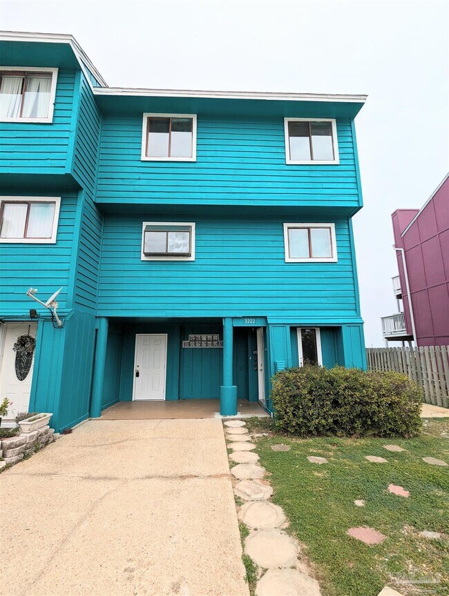 Foto del edificio - 3222 Quiet Water Ln