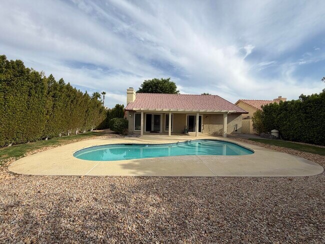 Building Photo - 68412 Descanso Cir