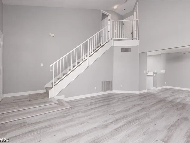 Building Photo - 8437 Majestic View Ave