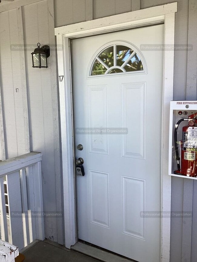 Building Photo - 445 S E St