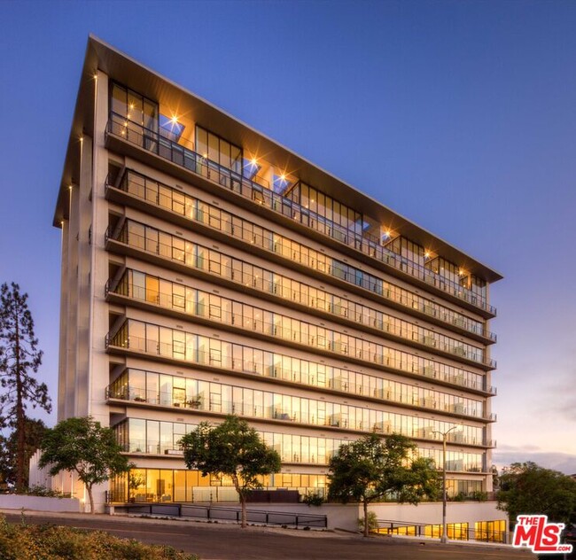 Building Photo - 1115 Sunset Blvd