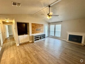Building Photo - 1202 Thorpe Ln
