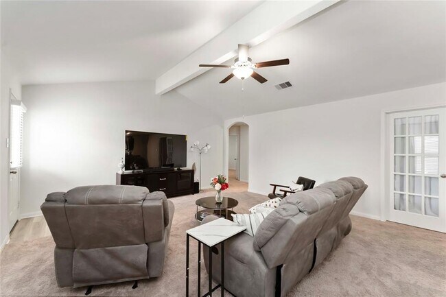 Building Photo - 408 Elaine Vly Dr