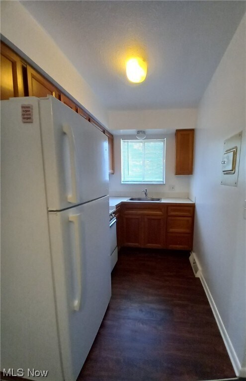 Foto del edificio - 1371 Forest Glen Dr