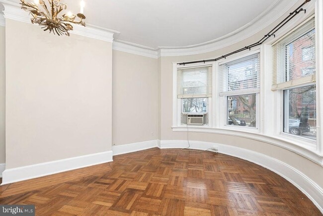 Foto del edificio - 2509 Cliffbourne Pl NW