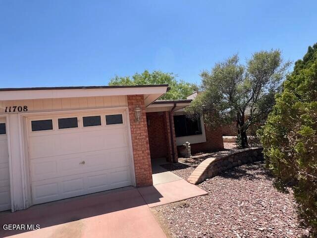 Primary Photo - 11708 Henry Phipps Dr