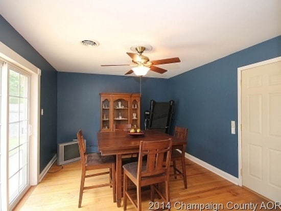 Building Photo - 3bed/2bath near Old Farm Shops