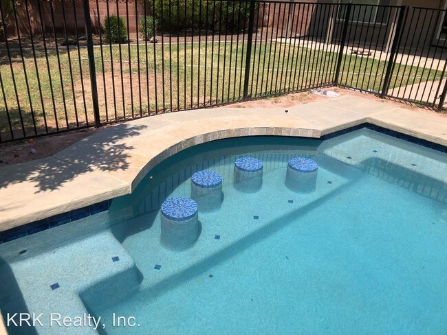 Building Photo - 6 br, 3 bath House - 1123 E Loma Vista Dr