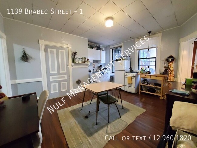 Building Photo - 1139 Brabec St