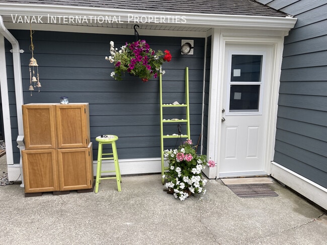 Building Photo - Private Bachelor Suite in Quiet Neighborhood