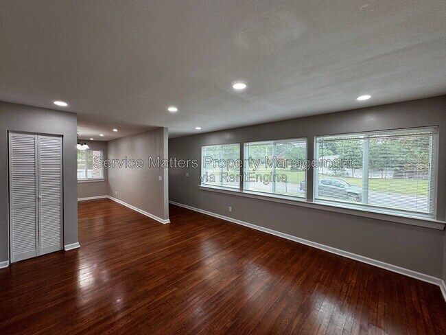 Foto del edificio - 707 Woodmere Dr