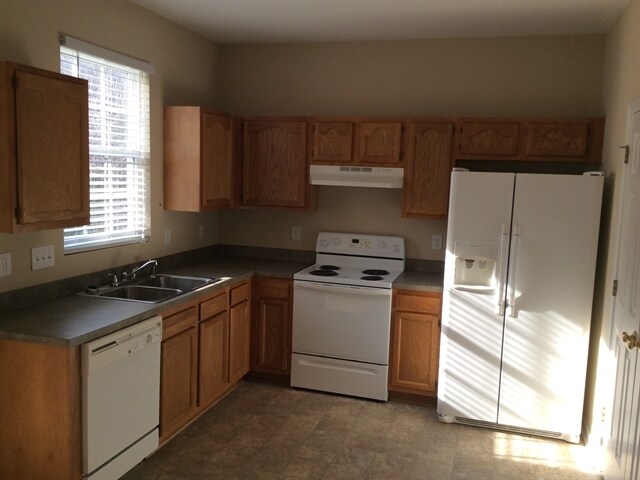 Building Photo - 3500 Throughbrook Court