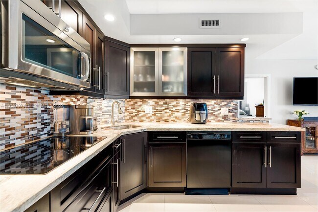 Building Photo - 3800 Galt Ocean Dr