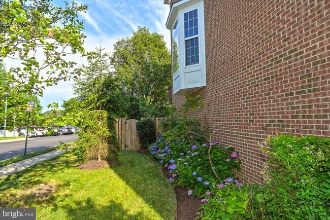 Building Photo - 8933 Singleleaf Cir