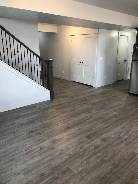 Building Photo - Beautiful 2 Bedroom Basement Apartment in ...