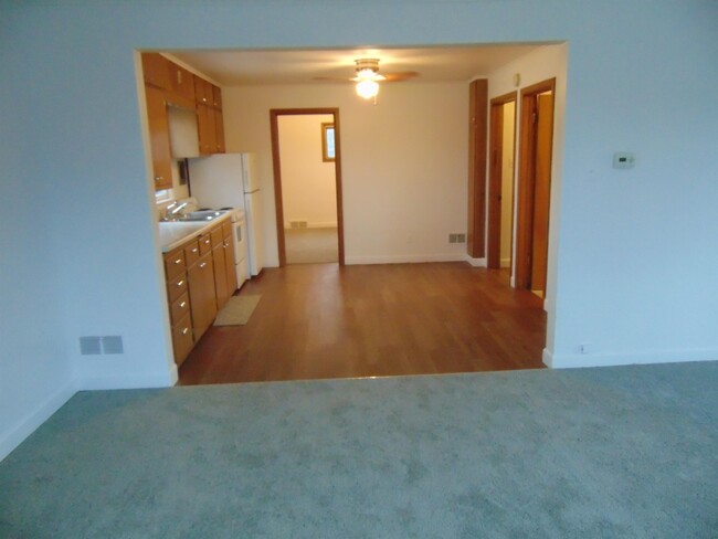Building Photo - 435 S Van Buren St